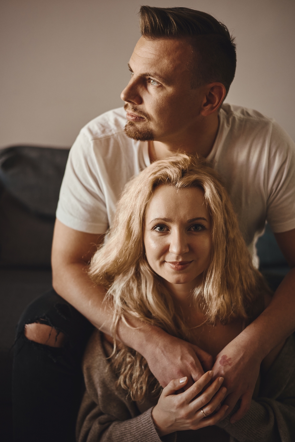 Portrait d'un jeune couple &eacute;panoui &agrave; Montpellier